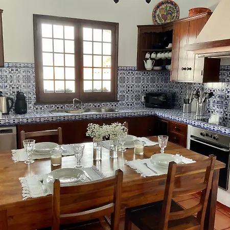 Super Mario - Casa Dos Moinhos Tatil Evi